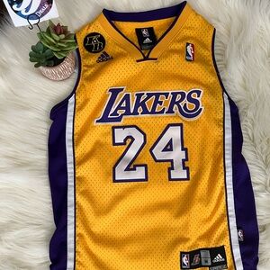 Lakers Kobe #24 Jersey M youth/ S Women’s